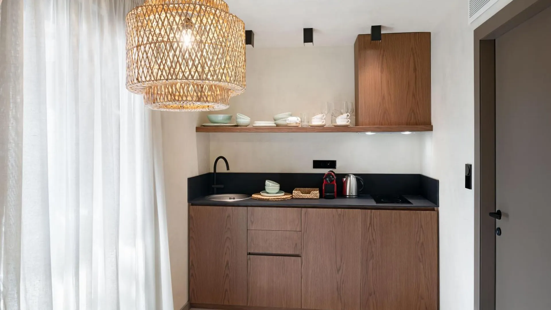 Amantes Villas And Suites 니키티 2*,