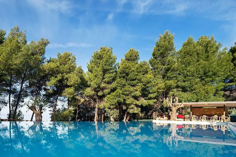 Amantes Villas And Suites 니키티 2*,